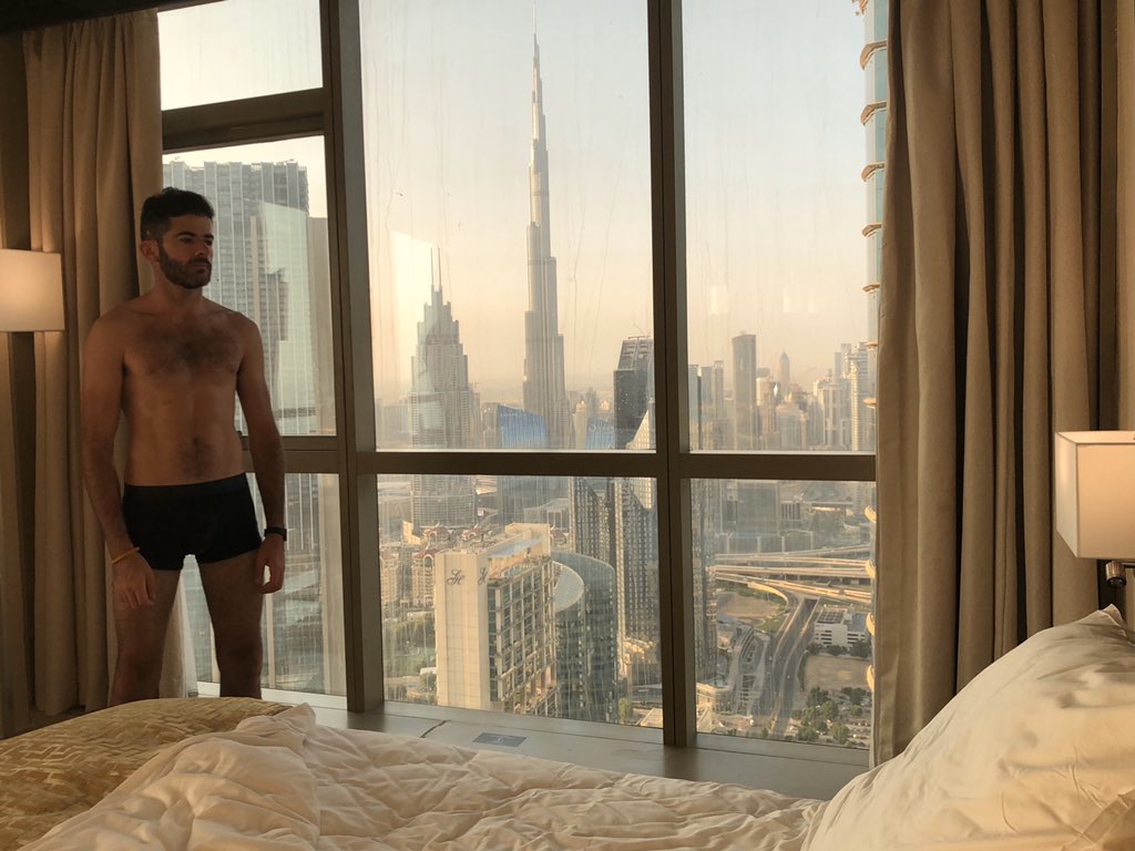 FranJJR87's tweet image. Hello #Dubai 🇦🇪🌆🧔🏻 Floor 58!
#BurjKhalifa #RoomWithView #GevoraHotel #UAE