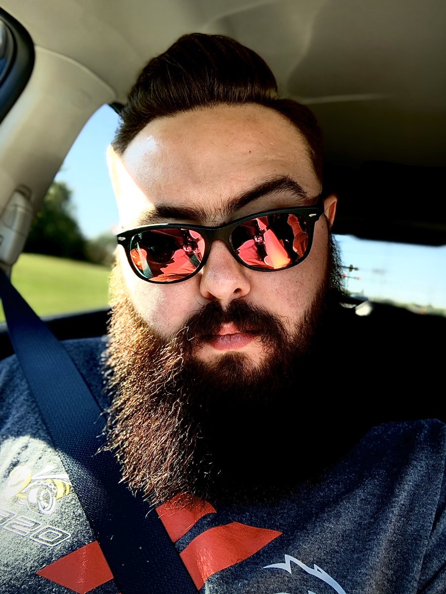 Wipeout67's tweet photo. YOOO @JonsandmanTv BEARD LOOKIN’ GOOD HOMIE!!! #beardgang #sandmanarmy https://t.co/q9JDe7Ccfe