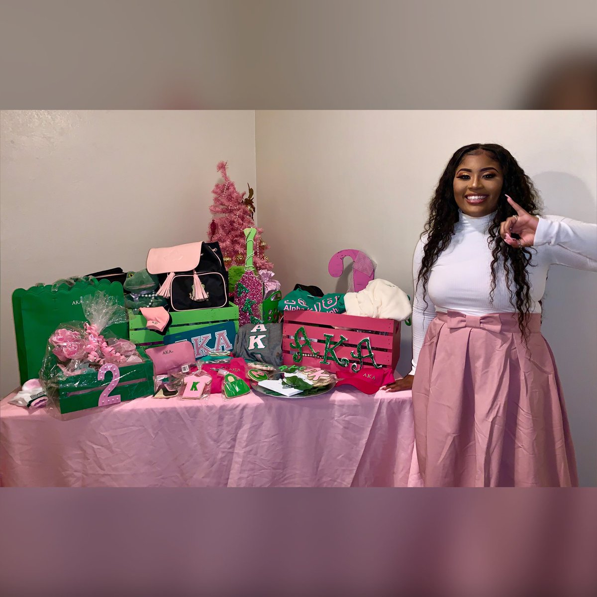 kore_lewis's tweet image. I SAID 🗣 I know I see YOU over there watching me! You wish were a pretty girl in my SORORITY! 💅🏽 #aka1908💗💚 #fall19