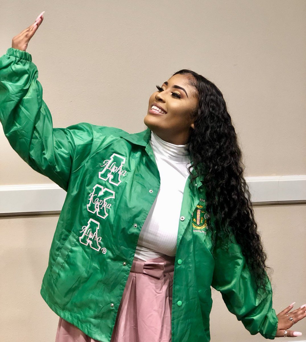 kore_lewis's tweet image. I SAID 🗣 I know I see YOU over there watching me! You wish were a pretty girl in my SORORITY! 💅🏽 #aka1908💗💚 #fall19