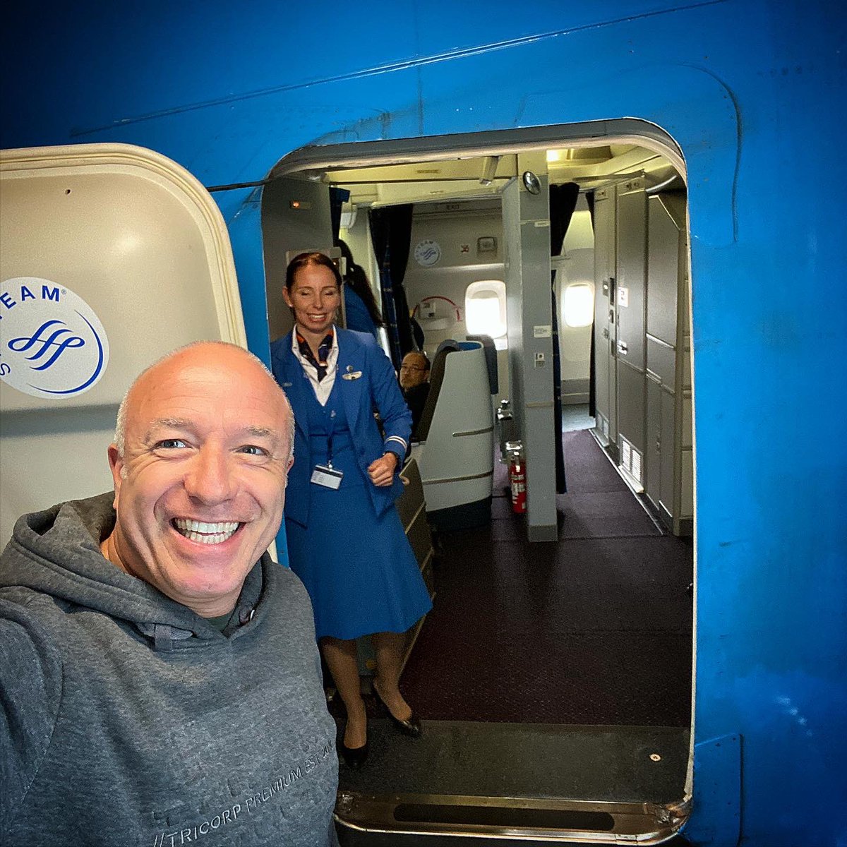 TomCoronel's tweet photo. 👊✈️flight home 🏡 from #HongKong -Amsterdam with ofcourse our dutch pride #KLM after great races in #Macau 🇲🇴 and tomorrow presentation our #Dakarrally #Beast3.0 👍😜👌 #busybusy https://t.co/b2LyZUQczr
