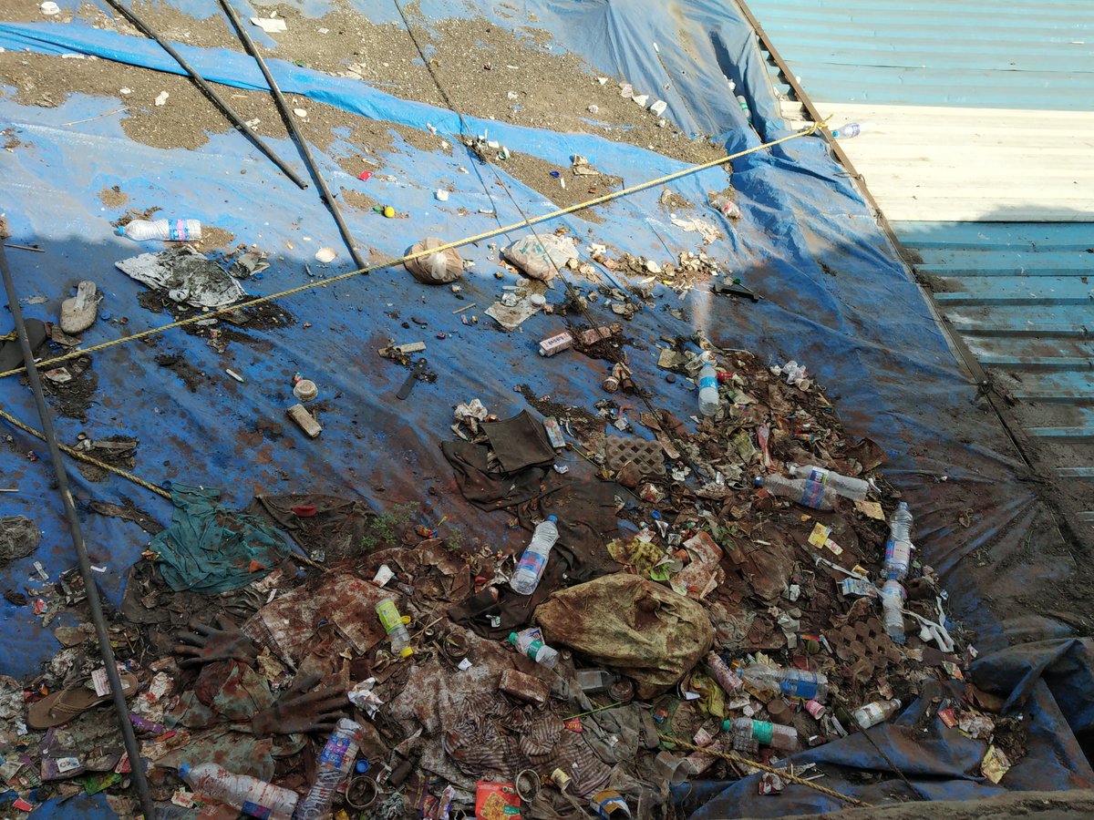 Condition of #Dadarrailway station
<a href="/WesternRly/">Western Railway</a> <a href="/mybmc/">माझी Mumbai, आपली BMC</a>
