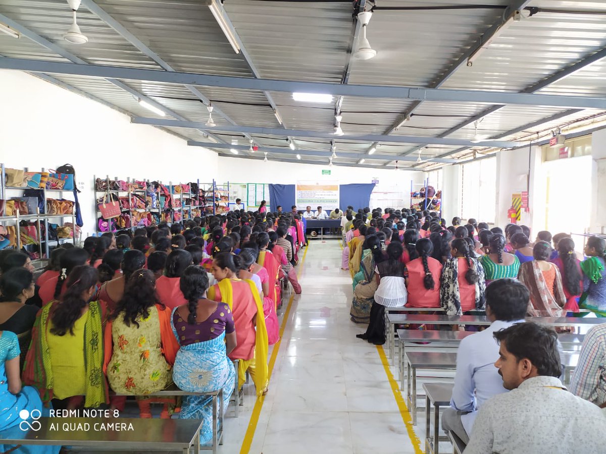 LoTumkur's tweet photo. ದಿ:16.11.19 ರಂದು ತುಮಕೂರು ಜಿಲ್ಲೆಯ ತಿಪಟೂರಿನ  ::ಮ್ಯಾಫ್ ಗಾರ್ಮೇಂಟ್ಸ್ ನಲ್ಲಿ ಕಾರ್ಮಿಕರಿಗೆ/ಖಾಸಗಿ ವಾಹನ ಚಾಲಕರಿಗೆ ಗ್ರೂಡ್ಸ್ ವಾಹನದಲ್ಲಿ ಪ್ರಯಾಣಿಕರು/ಕಾರ್ಮಿಕರು/ಶಾಲಾ ಮಕ್ಕಳನ್ನು ಸಾಗಿಸುವುದು ಕಾನೂನು ಅಪರಾಧ ಹಾಗೂ ವಿವಿಧ ಕಾರ್ಮಿಕ ಕಾನೂನುಗಳ ಕುರಿತು ಕಾನೂನು ಅರಿವು ಕಾರ್ಯಕ್ರಮ ನಡೆಸಲಾಯಿತು - ಸುಭಾಷ್ ಎಂ.ಆಲದಕಟ್ಟಿ, ಕಾ.ಅ.ತು. https://t.co/z23MZAnvqa