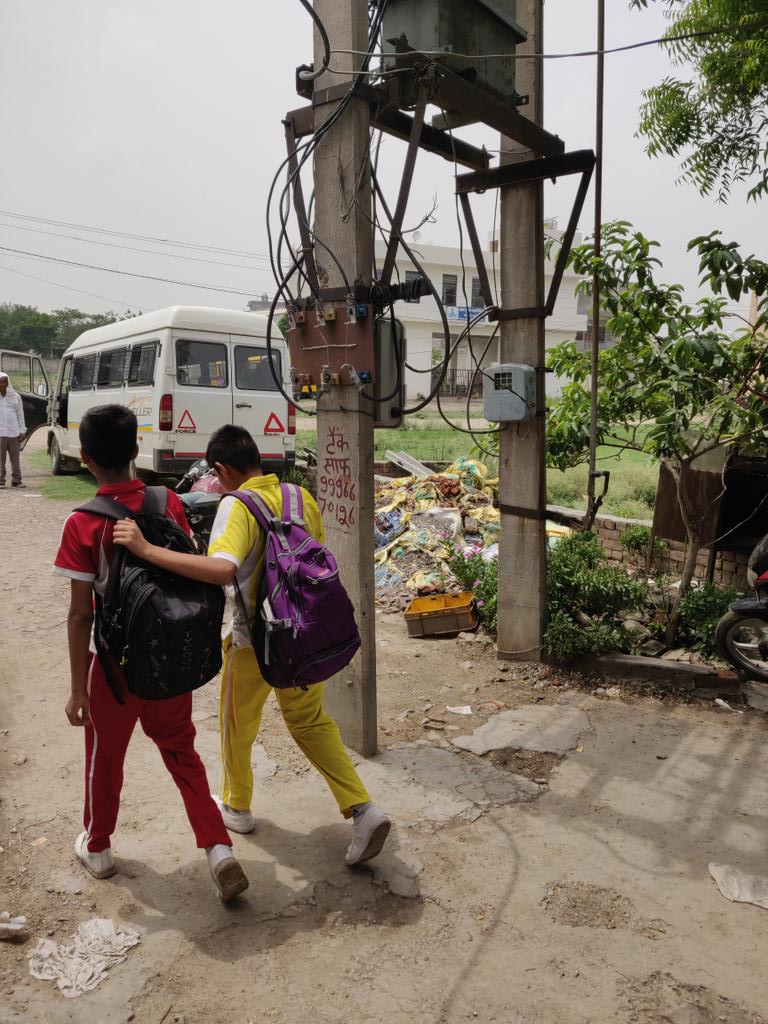 narende24381105's tweet photo. @cmohry Dear Sir,
We are from Virk Nagar Society ward no.22 Panipat, Having logged an complaint in Power department to Remove the Transformer from pathway.But several Reminders there is no response from Bijli Board.height of LT fuse is very low &amp;it May cause an serious Fatal inju https://t.co/ABSew1xuxI