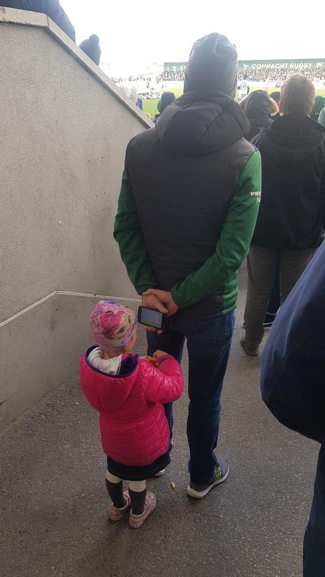 bryanocarroll's tweet photo. Not his first rodeo.
#connacht #monpellier #CONvMON #rugby #HeinekenChampionsCup #peppapig #chips #galway #ireland https://t.co/cvotcPI3Fl