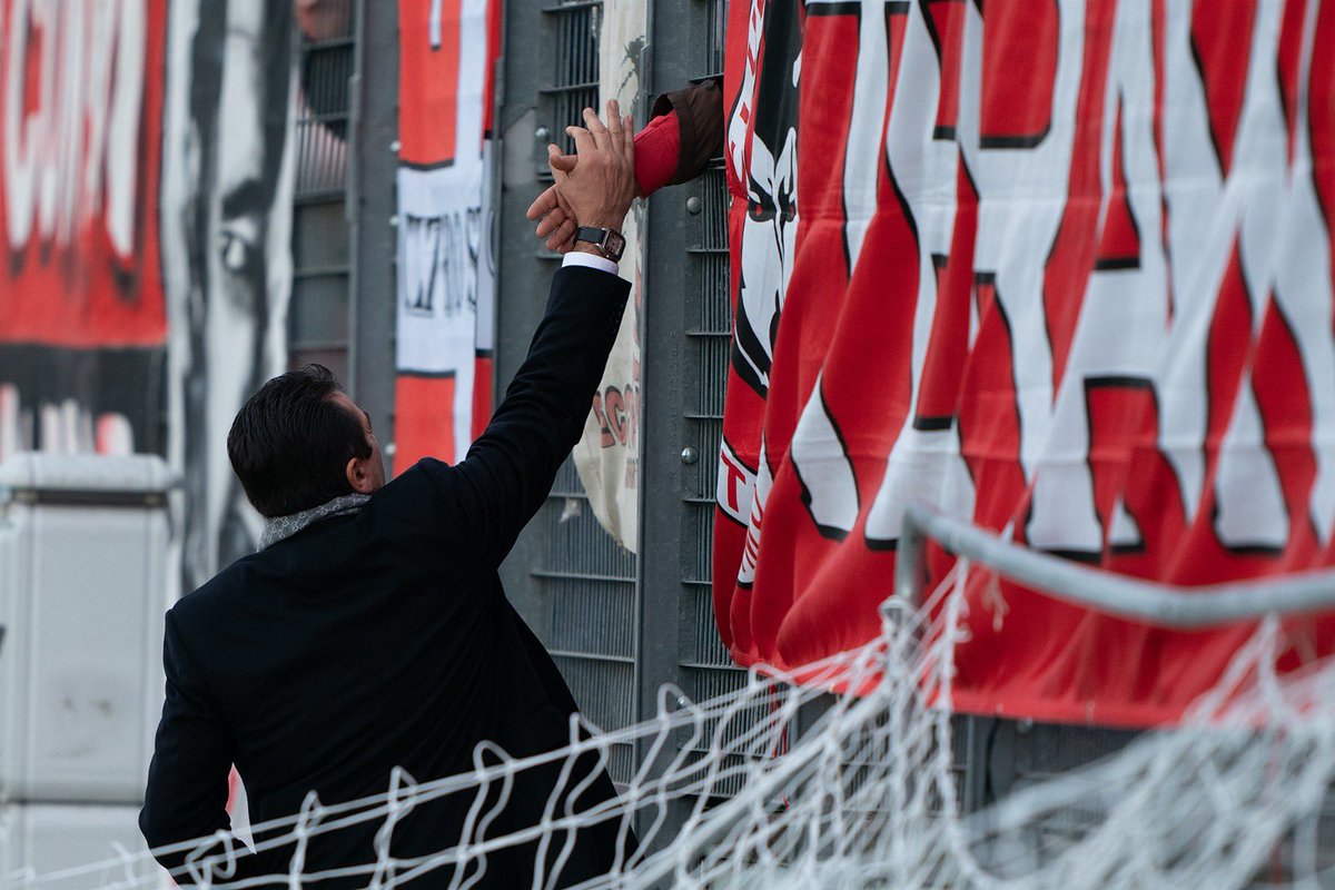 IachiniOfficial's tweet photo. Questo è il calcio che ci piace!⚪🔴
Grazie ai 3.527 presenti che ci permetteranno di aiutare i più bisognosi e di lanciare un forte appello contro la violenza di genere. Vi aspetto contro la Reggina, il 1º dicembre. 💪🏻🙏🏻
#IachiniPresidente #UnitiperTe #piusiamopiuaiutiamo https://t.co/IxBnBLYG0n