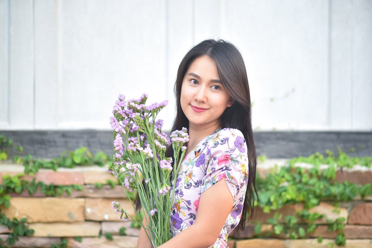 nestaf9_fc's tweet photo. บังเอิญเอาชุดมาเปลี่ยน เข้ากับดอกไม้เลย #HappyNestDay2019 #nestnisachol #happiinest https://t.co/3YDOp47tDG