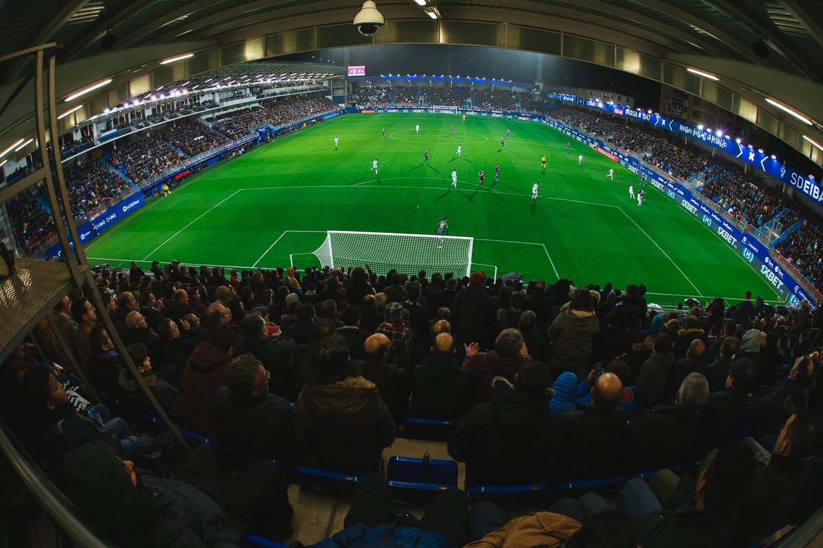 ¿Aún no tienes tu entrada para el partido del domingo en Ipurua ante el @Alaves ? Queremos volver a llenar nuestro estadio, ¿te apuntas? Localidades de 30 a 50 euros (20 euros para menores de 13 años). http://bit.ly/35e5dKM