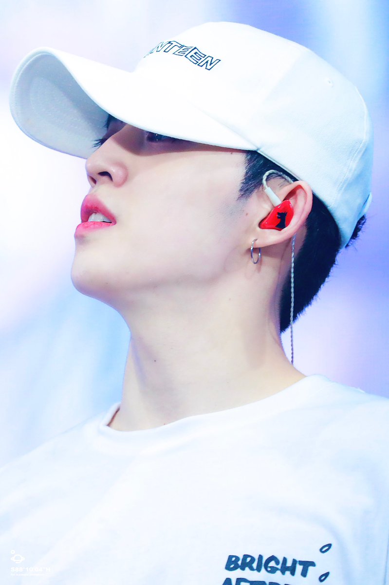 MyJunniverse's tweet image. El muro protector de #SEVENTEEN,  siempre cuidando a los chicos, siempre sonriendo, y siempre tan seguro. Hace que sea aún más difícil saber que no estas bien, por favor tomate el tiempo que sea necesario para que te recuperes líder Choi, Carat te esperará 😭

#GetWellSoonSCOUPS