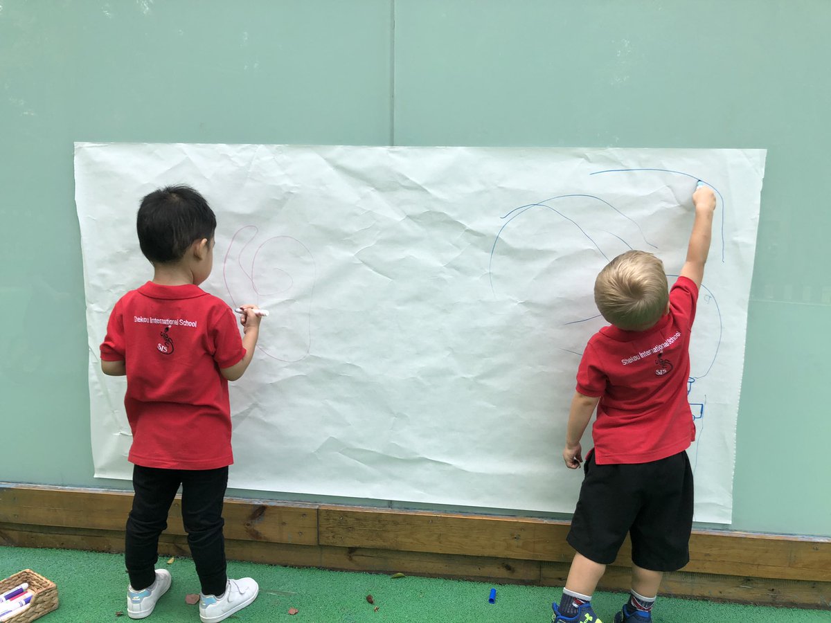 annlopez1981's tweet image. Nurturing emergent writers. @Nursery_B #communicators #verticalsurface #finemotorskills #sisrocks #siseyrocks