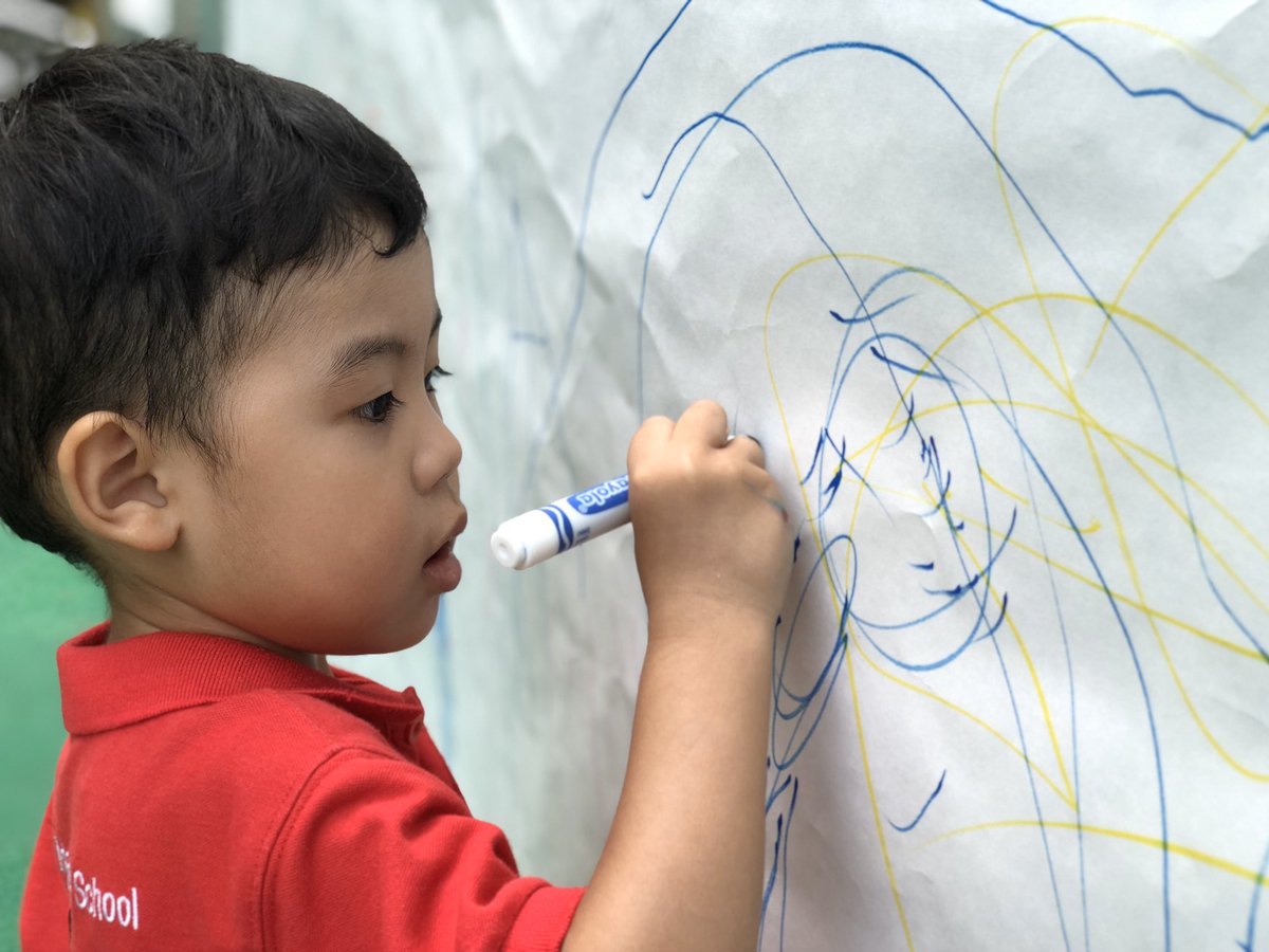 annlopez1981's tweet image. Nurturing emergent writers. @Nursery_B #communicators #verticalsurface #finemotorskills #sisrocks #siseyrocks