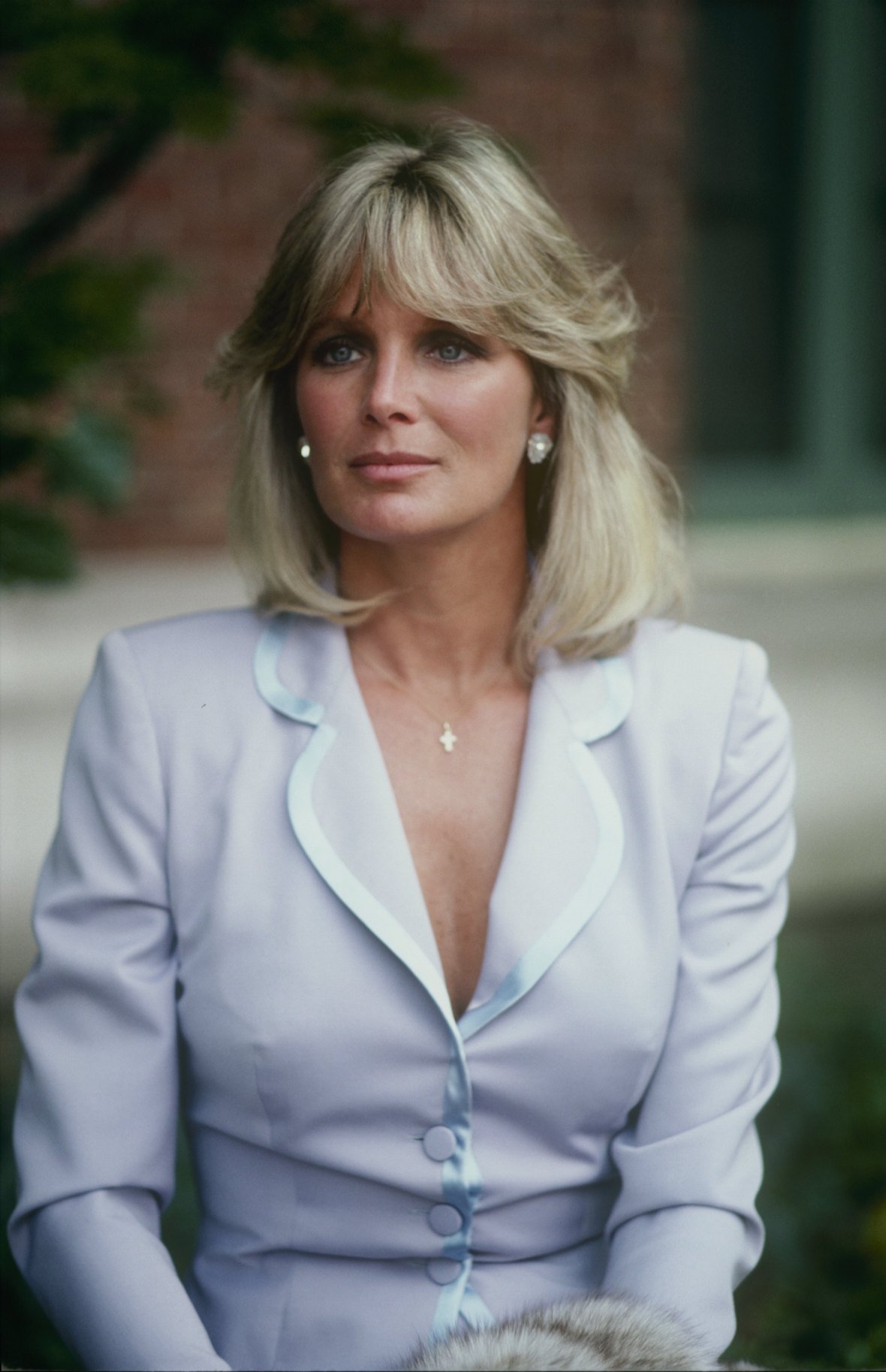 Happy Birthday classy and beautiful Linda Evans. 77 Years young today. 