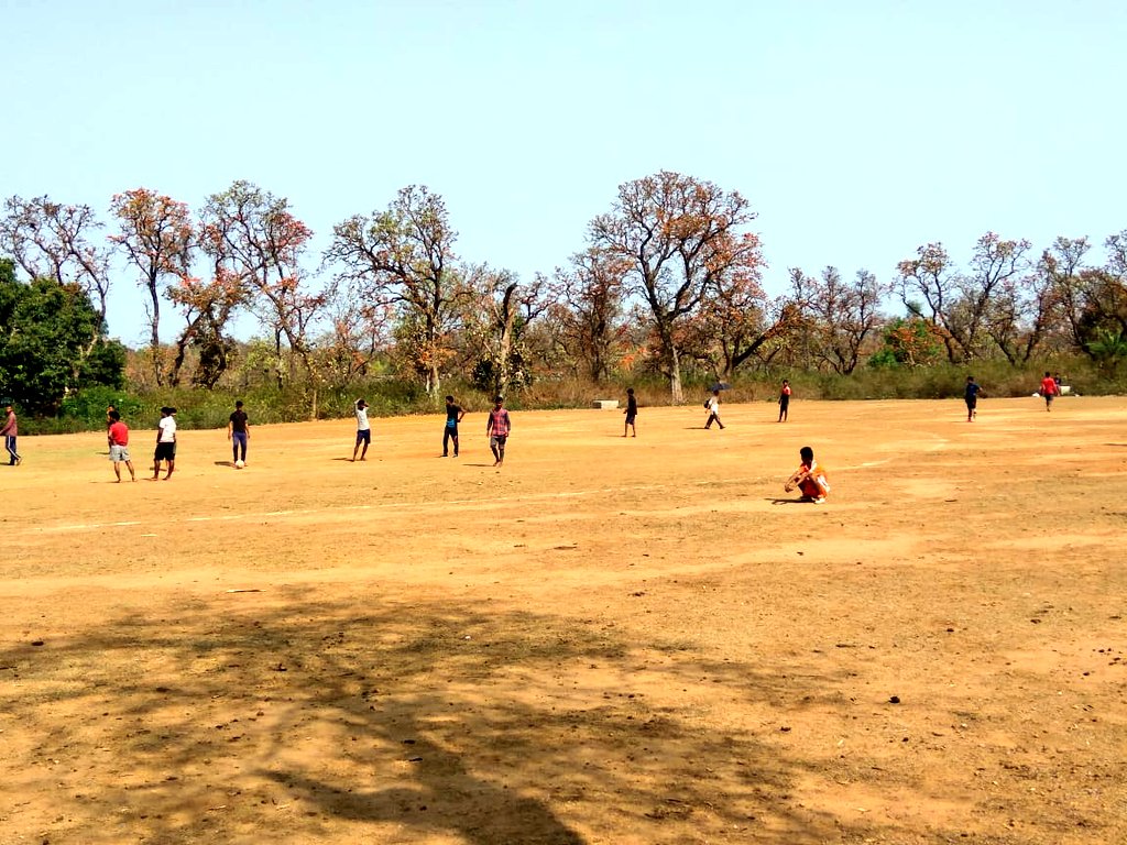 dckoderma's tweet photo. जिले में मतदाताओं को मतदान के प्रति जागरूक हेतु लगातार अभियान चलाए जा रहे है, इसी क्रम में आज कोडरमा प्रखंड में विधान सभा चुनाव फुटबॉल कप कार्यक्रम का आयोजन करके मतदाता जागरूकता अभियान चलाया गया।
#VoteKaregaKoderma
#SVEEPKoderma
#JharkhandKaVoteParv
@ceojharkhand @ECISVEEP https://t.co/ZO7ZPhC6i6