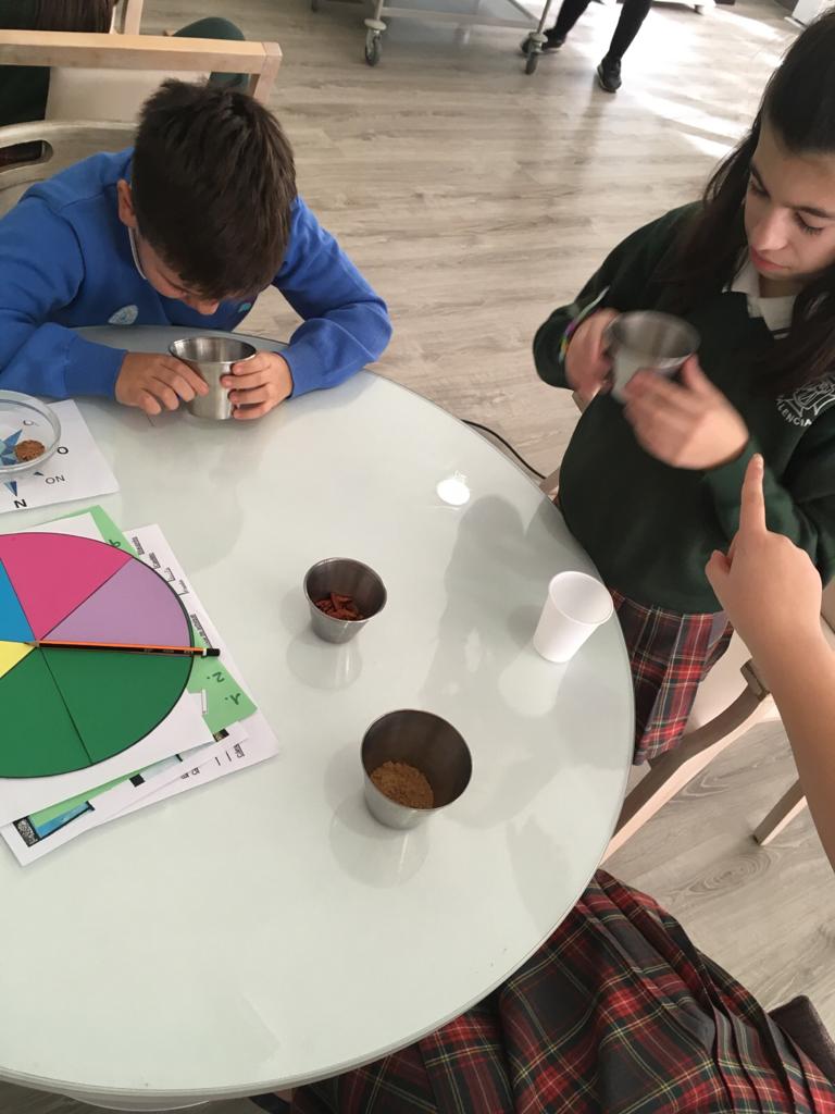 SantoAngelPal's tweet photo. 6º de #primaria aprende mucho de los mayores de la Residencia Reina Isabel en su #experiencia #intergeneracional #santoangelpalencia #yosoysantoangel #compartir #ilusión #vida #valores #emociones @SantoAngelPal @FundEducere https://t.co/hvj7G1iSNZ