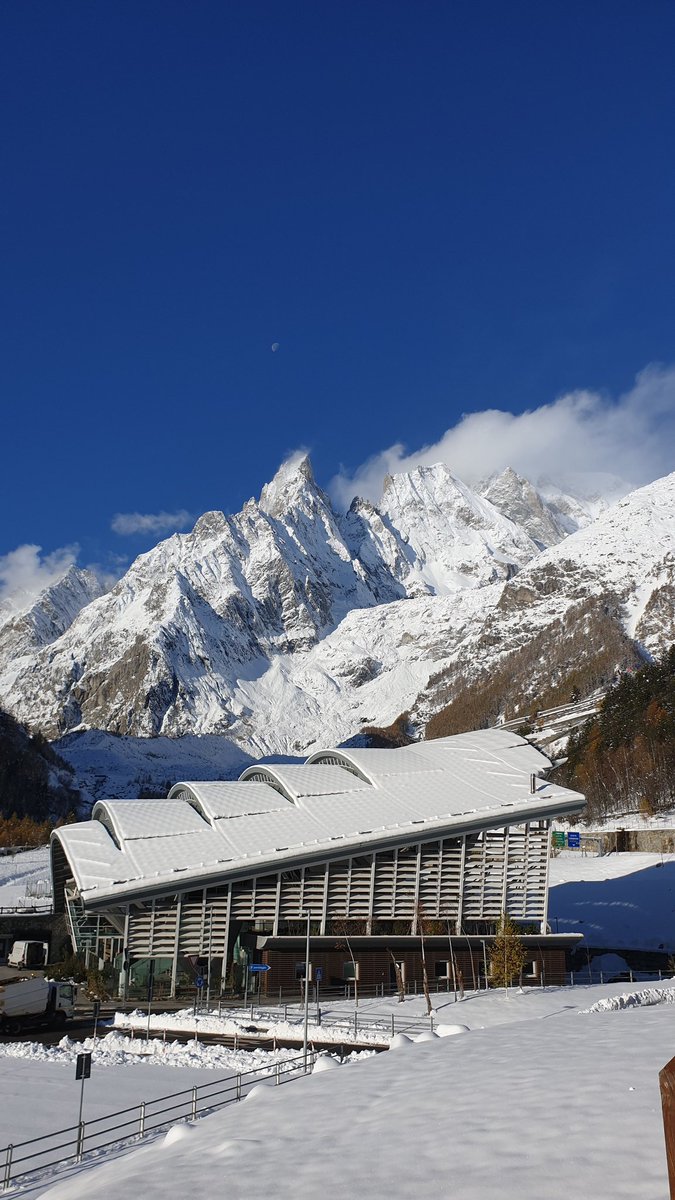 Buon inizio di settimana da #Courmayeur
