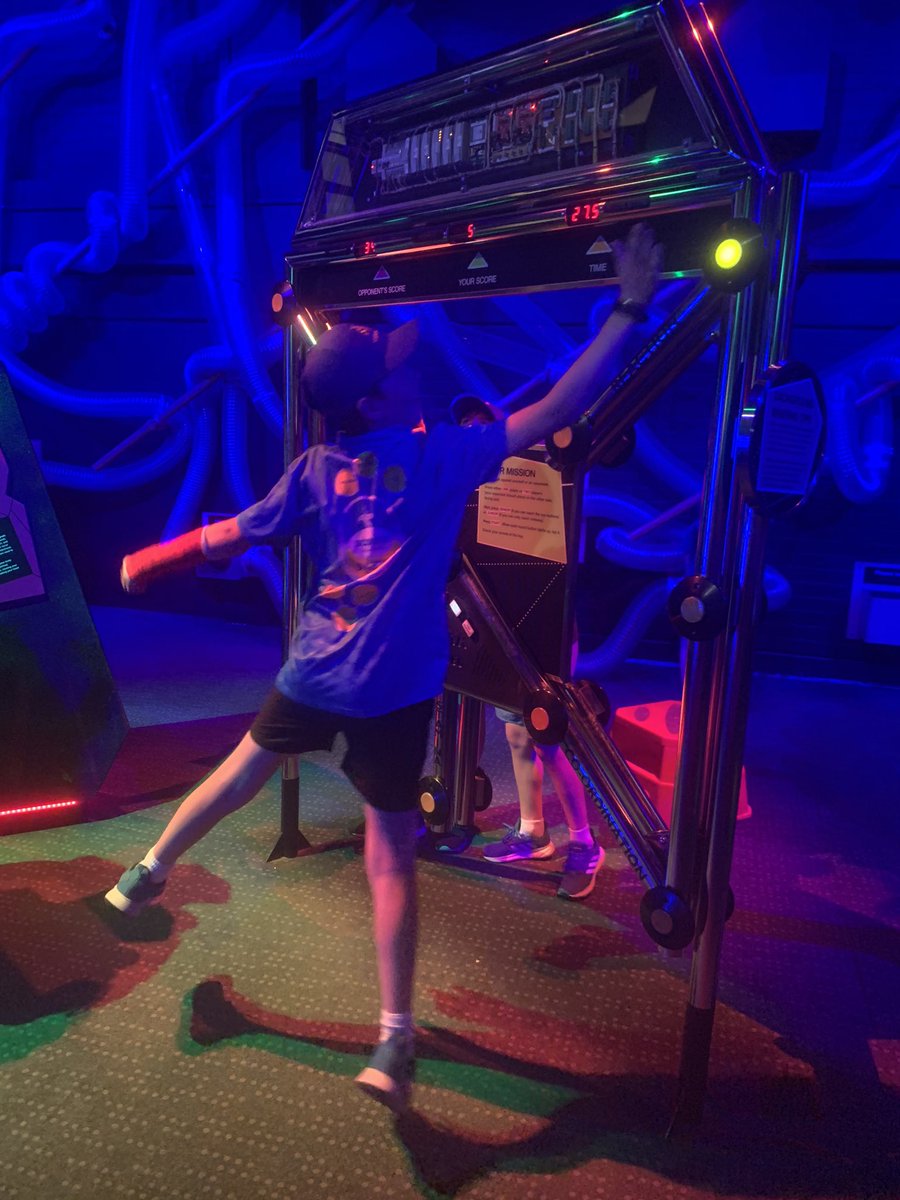 MikaylaLack's tweet photo. Sleep time.... everybody is zonked after 90 minutes of Questacon, but it is safe to say that it was worth it 😴😴 #SVCCanberra2019 @svctas @JoMesser4 https://t.co/HdvmNlSt6c