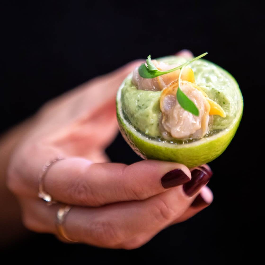 Berberecho + jalapeño / 4 Manos @pablo_pizarro78 + @ever_cubilla1. Foto @mislutier
#acabeciñanonpara