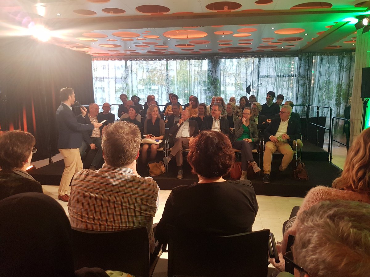 Super leuk. In debat over de stelling dat flexibilisering van het mbo noodzakelijk is om echt maatwerk te kunnen leveren. #dagvanhetmbo <a href="/Dagvanhetmbo/">Dag van het mbo</a> Wat denk jij? Voor of tegen?