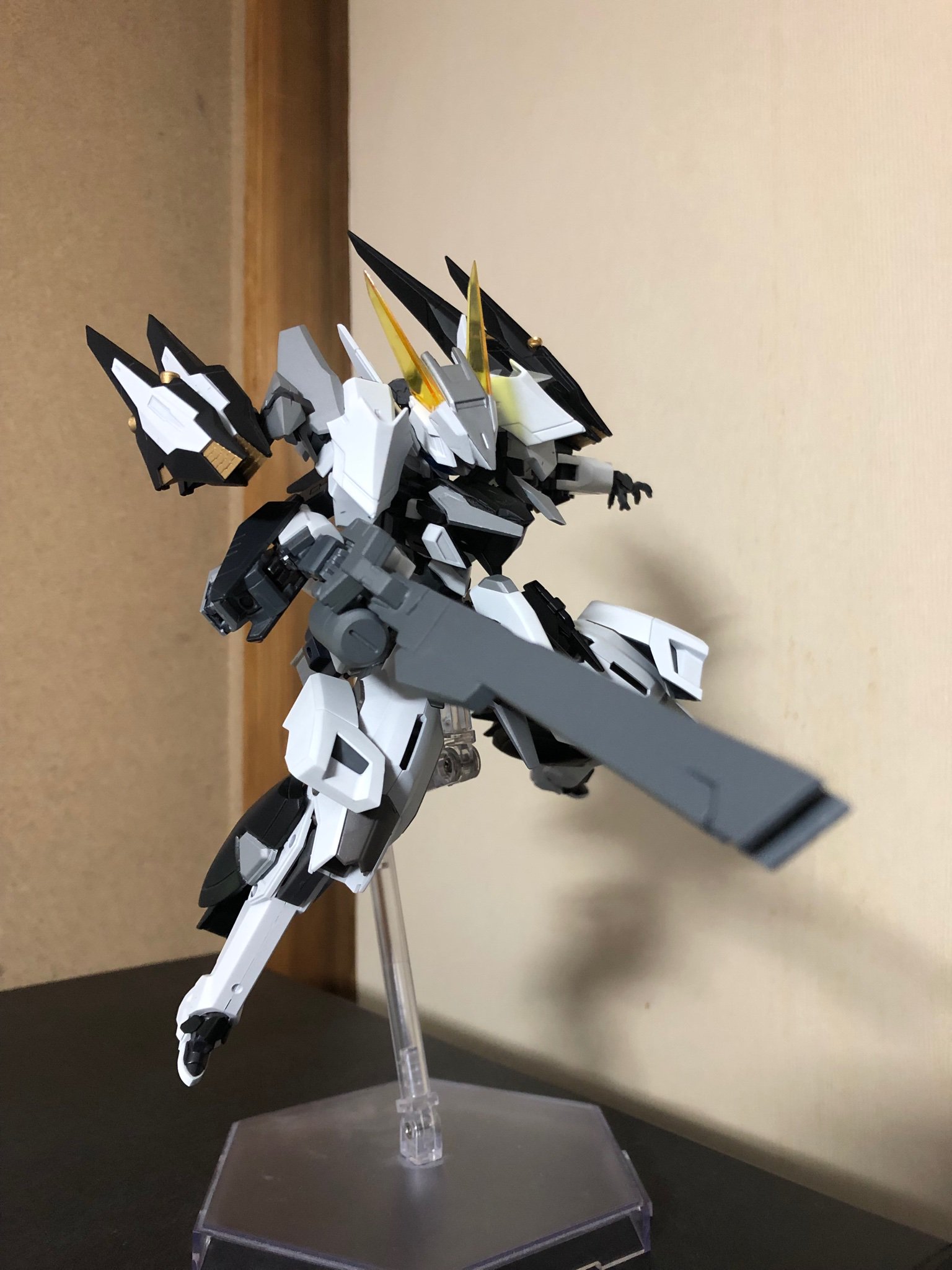 勇理 追加装甲の月華と同時進行で制作した新装備 レールガンと日本刀型ベリルブレードです ベリルブレードは刃の差し替えで納刀状態と抜刀状態にできます フレームアームズ T Co 4bbgt5smul Twitter