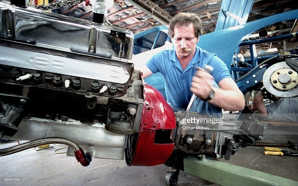 kebapcase's tweet photo. @lhochstein Dale Earnhardt Sr. working on his car in May, 1984 https://t.co/tXR0Our9b9