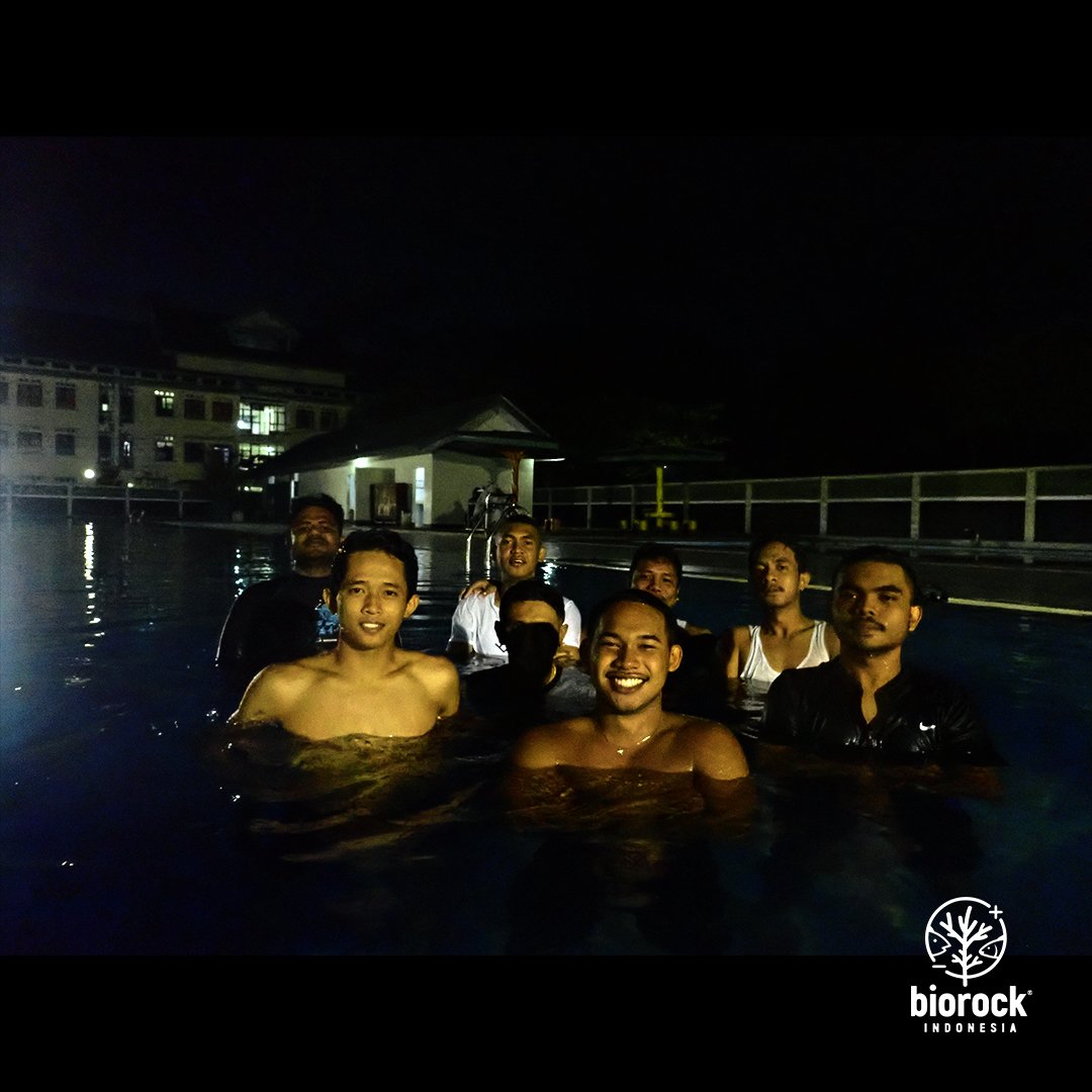 Salah satu program Biorock Ambon adalah pelatihan renang dan selam. Selain untuk mengasah kemampuan peserta, kegiatan pelatihan ini juga dilakukan untuk meningkatkan kesadaran untuk menjaga dan melestarikan ekosistem terumbu karang khususnya yang ada di Negeri Halong