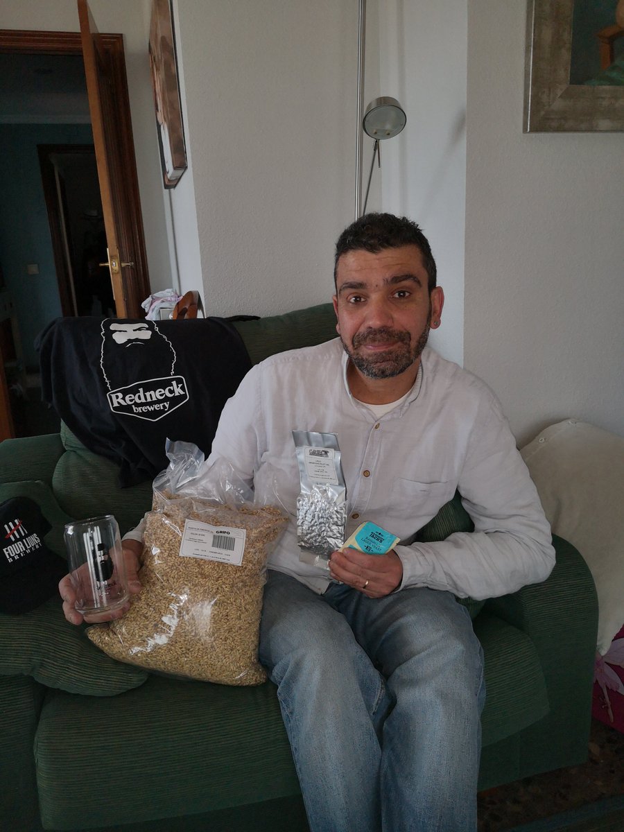 Empezamos la semana con el agraciado de nuestro #sorteo del #oktoberfest, Salvador de #Valencia. Esperamos que lo disfrute. 
Os animamos a seguirnos en nuestras redes sociales para próximos sorteos.
#hacercerveza #beershop #homebrew #leonsp