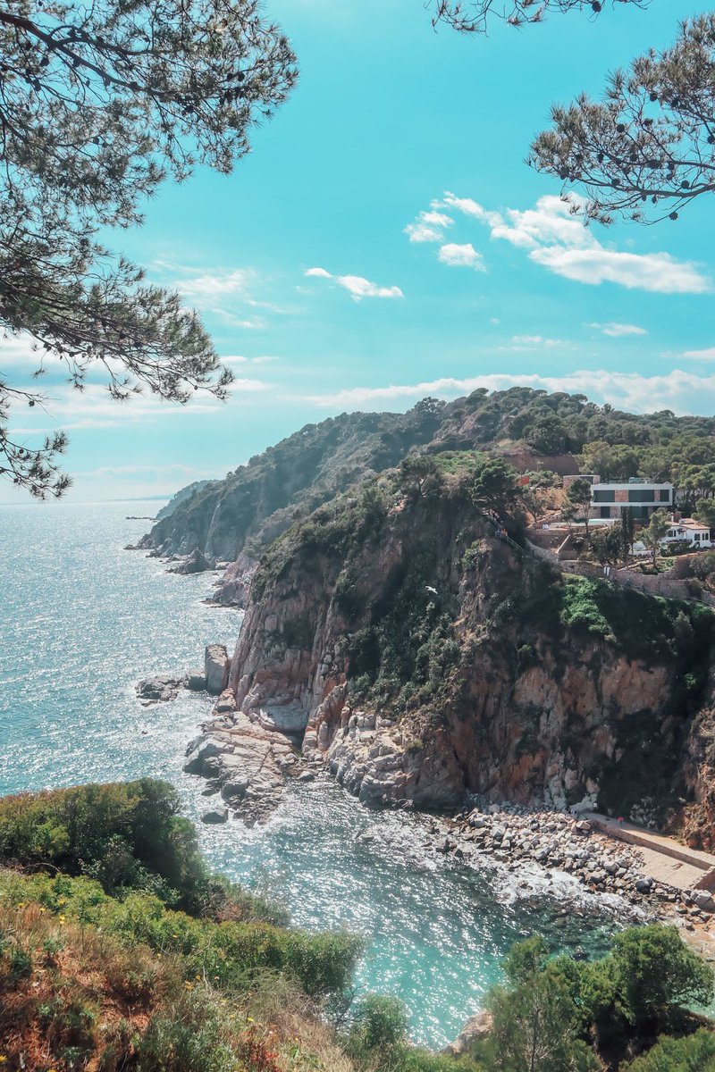Day Trips from Barcelona 😍
anitasky.com/2019/11/day-tr… #travelbloggers #travel #barcelona