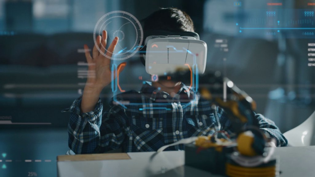What does the future of industrial visualization will look like?
A couple of words from my personal perspective to answer this question: sie.ag/35aEePX  
<a href="/siemensindustry/">Siemens Industry</a> #sps2019 #automation #plc #hmi