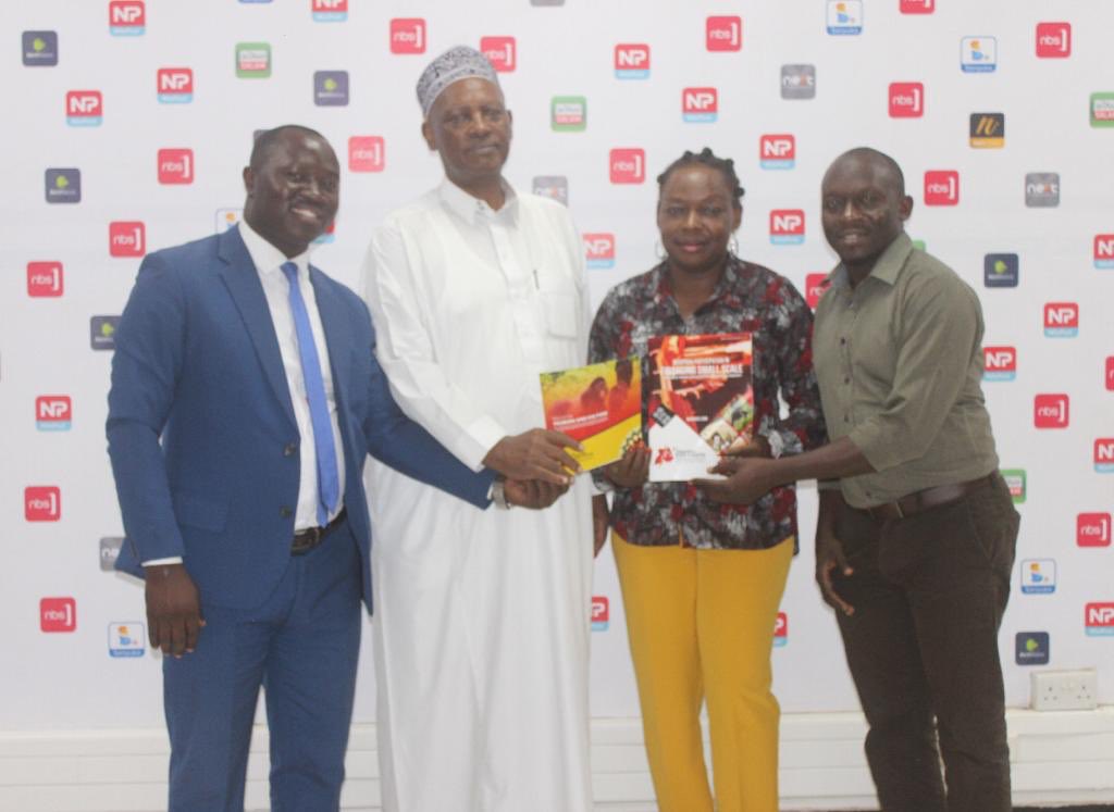 kwekwaffe's tweet photo. The Director of Salam T.v Dr. Anas Kaliisa hands over the official report for the 2nd Uganda Kwekwaffe Diaspora Business and Cultural Forum, plus the Concept note for the forthcoming 3rd forum to the Ugandan Ambassador to Canada #TheOfficialUgandaKwekwaffe https://t.co/Wzac20UrhB