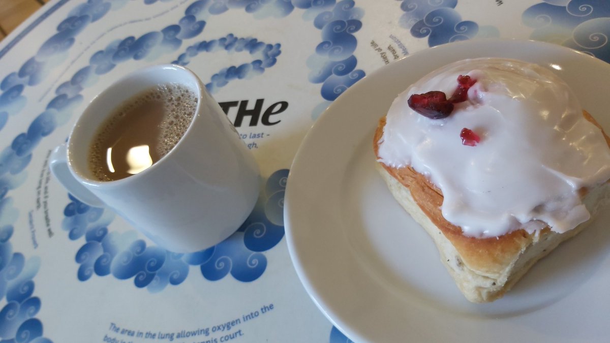 davidapanes's tweet image. To keep my energised seeing our fab #apprentices studying #assistantpractitioner degree with us from @OUHospitals. Visiting #radiology #theatres #clinics and #maternity