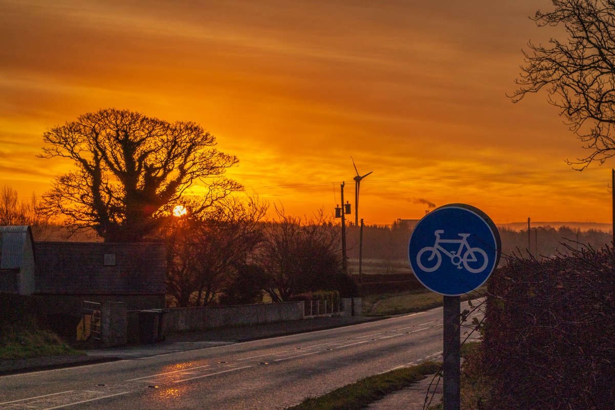 BC_Tweeting's tweet photo. #Sunrise #Coleraine / #Portstewart Road, after a failed attempt at #Castleroe Wood :)
@newslineweather @VisitCauseway https://t.co/tzezvJ6Dcz