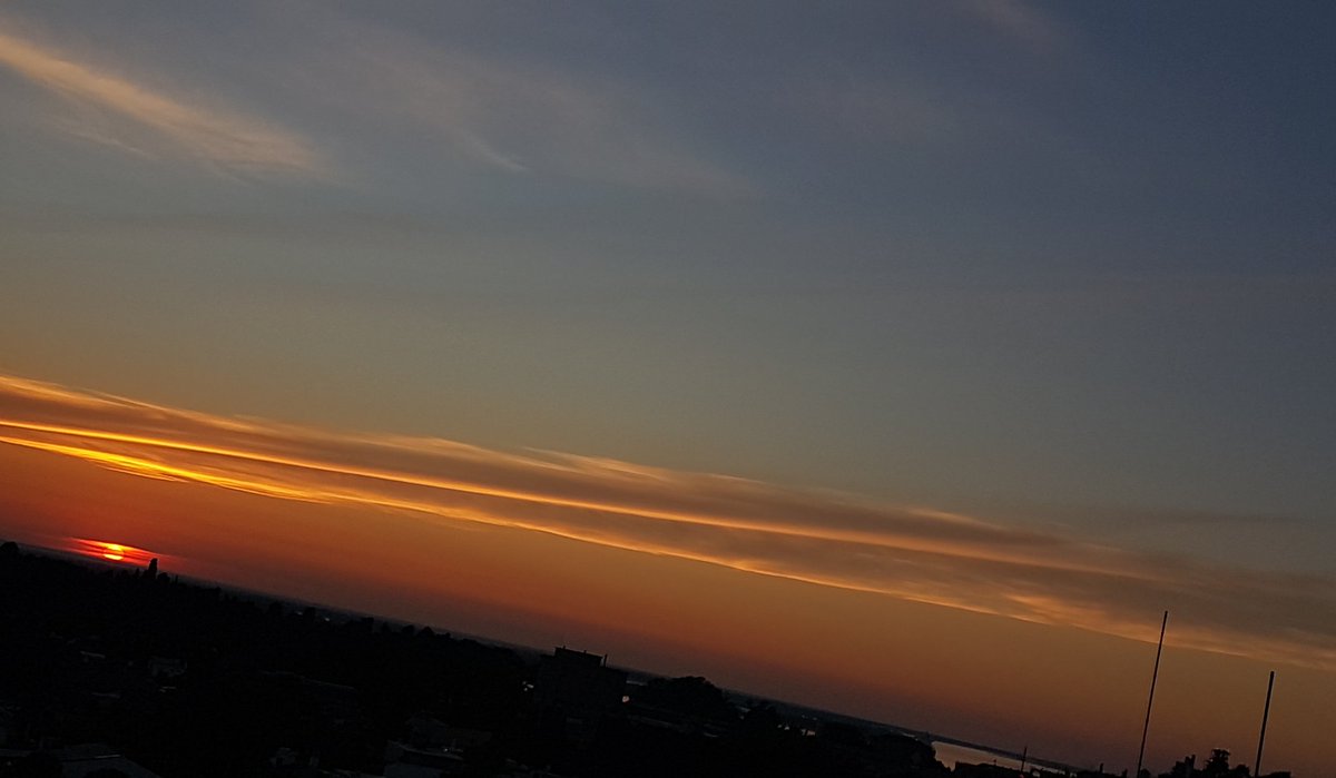 “Los cielos cuentan la gloria de Dios, y la expansión denuncia la obra de sus manos.” Salmos 19:1