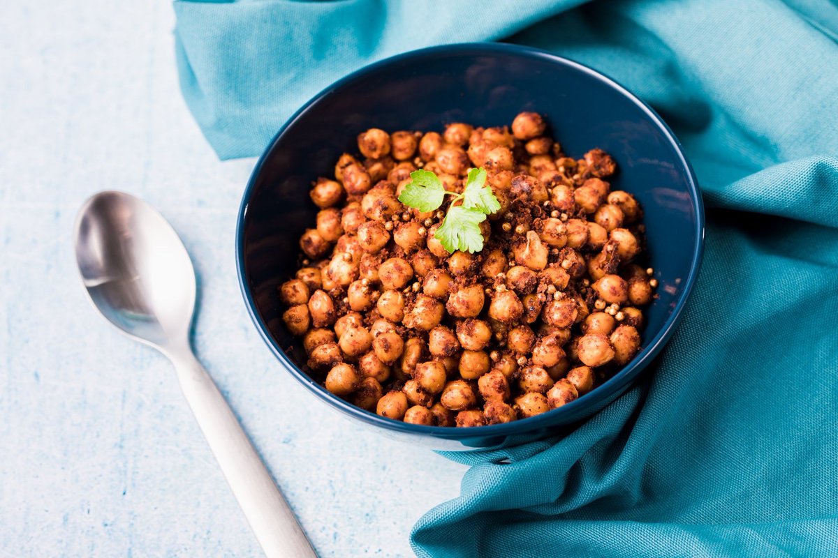 TupperAlbacete's tweet photo. Esta crujiente receta de garbanzos está llena de sabores exóticos y es un tentempié excelente para empezar la semana con energía. Agarra tu MicroPro Grill  y a por ello 😉 

👉 https://t.co/yw3ceYQH1N 👈

#tupperware #albacete #recetassaludables #crujiente #energia #microprogrill https://t.co/e6qDlNyysV