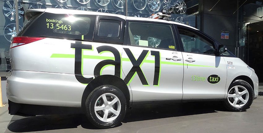 個性的な車を偏見で紹介するbot 在 Twitter 上 昨日 トヨタ タラゴ 豪州版エスティマ の奇怪なロングタイプがあることをフォロワー様 Hideyoppi 様に教えていただきました 調べてみたところ どうやら福祉車両のようです トヨタの特装車なのか オーストラリア