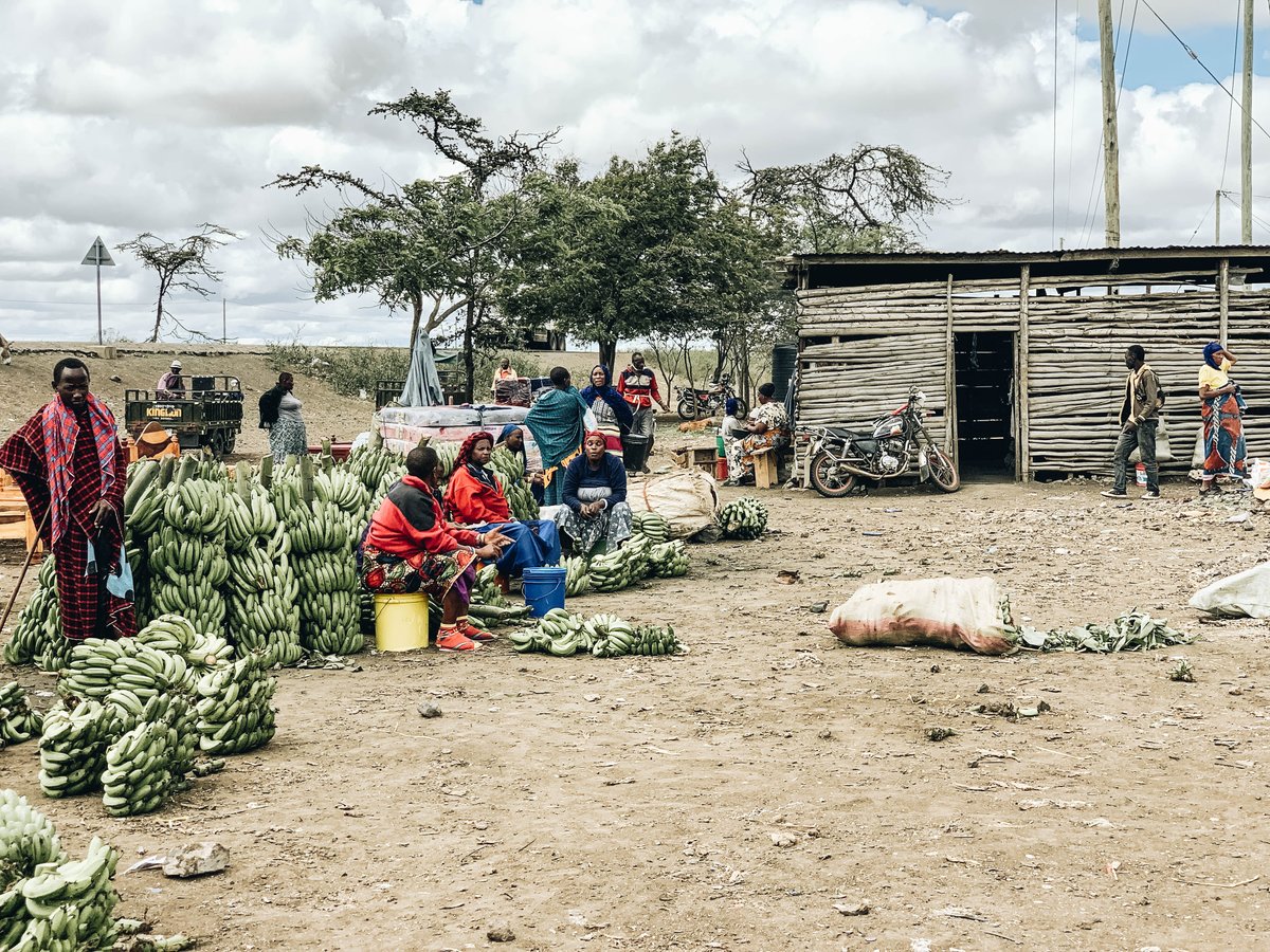 BucketListJrny's tweet photo. Quick stop to the local Tanzanian market on our way to safari. #shadowsofafrica #Tanzania https://t.co/wmYr0F5zyi