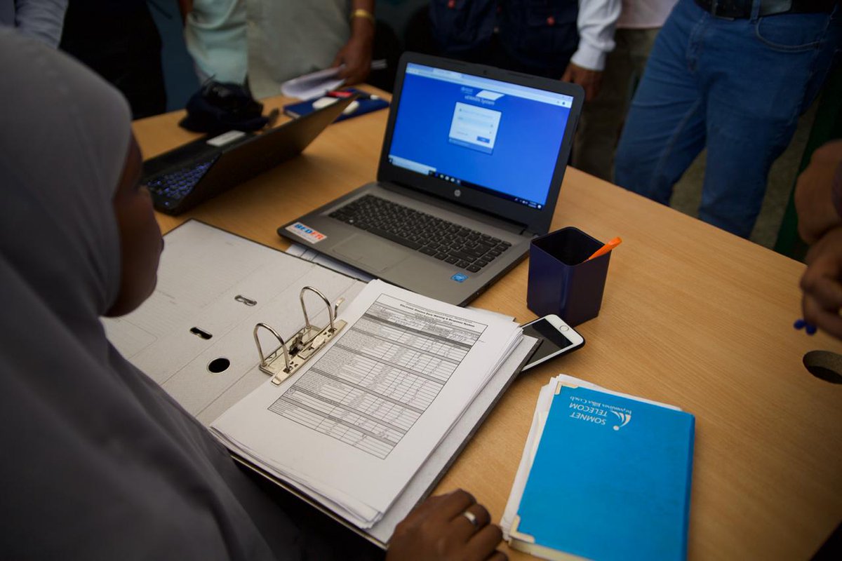 WHOSom's tweet photo. In Somalia 498 health facilities are covered by #EWARN helping to prevent,detect & respond to health threats. Training of #HCW on the use of modern technology- mobile apps detect and respond to outbreaks in real time. Innovation has led to access data even in remote areas. https://t.co/orvouyLvBn