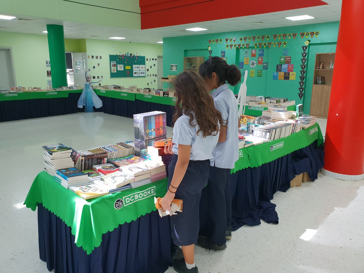 Our #diabSSschool book fair has been bustling with students📚📚 #bookfairbuzz #dcbooks  #readingforpleasure #diabreads #readinggoals #welovereading #diabreaders