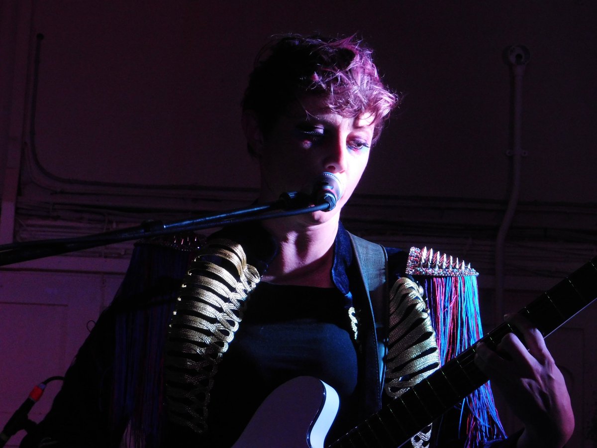 Come Play With Me tweet media