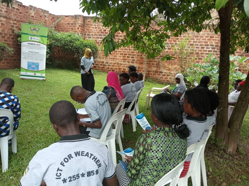 Sensitizing farmer groups in #Uganda on how to access weather data using USSD phone applications wimea-ict.net/?page_id=1854
