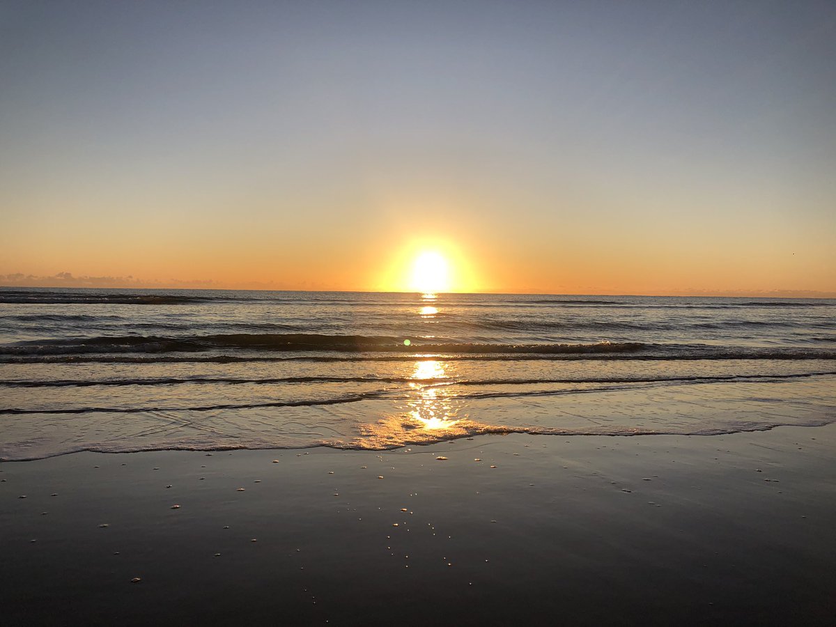 Absolutely stunning frosty sunrise earlier today. #beachwalk #sunrise #beach #scotlandsbeauty #igscotland #sun #nature #Kinnaber #goldensunrise #Scotland