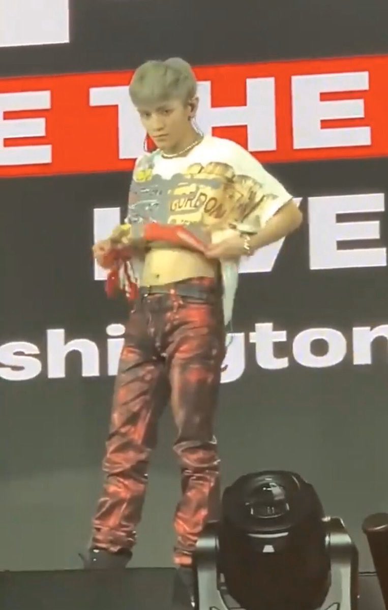 แจมินอายุ 19 ปี                แทยงอายุ 24 ปี