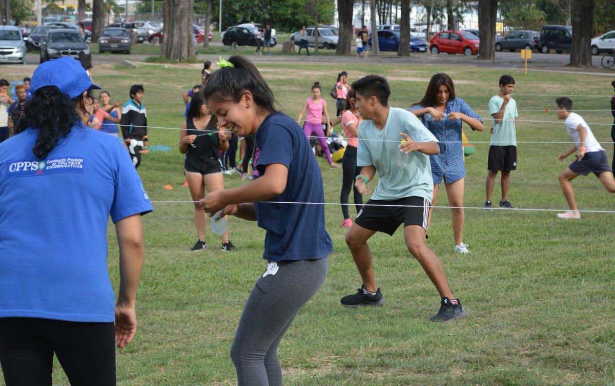 #BuenLunes Unos 16 mil niños, jóvenes y adultos fanáticos del cómic, manga, animé y la cultura urbana asistieron a la tercera edición de Expo #Salta Joven. El ministro López Arias compartió una de las jornadas de este encuentro de cultura urbana
bit.ly/2CRk4yD