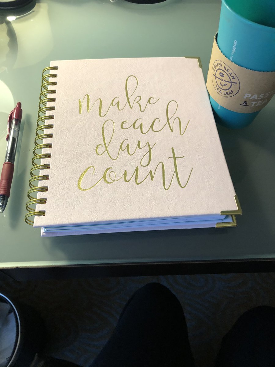 LifeRaysBeauty's tweet photo. Before you start your learning today...take a minute, be grateful and make a goal. When you are on information overload.. take one minute to recenter yourself and BE PRESENT! #WIAlead #AMIA2019 #mindfulminute https://t.co/cPzFvrBwHn