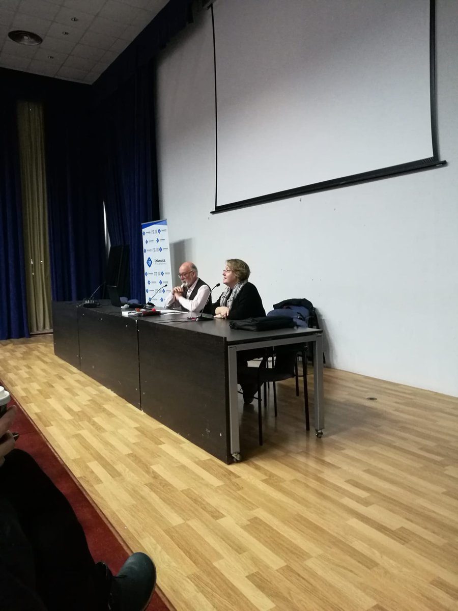 BernatSureda's tweet photo. Salomó Marquès, conferència sobre l'exili dels mestres, recorda a Fernando Leal Crespo, inspector a Balears, assassinat pels franquistes al començament de la guerra, el seu germà Luis, professor d'Escola Normal va poder fugir. @UIBuniversitat
#GEDHE https://t.co/IwGlDQGOZ2 https://t.co/mfKwJmBMcP