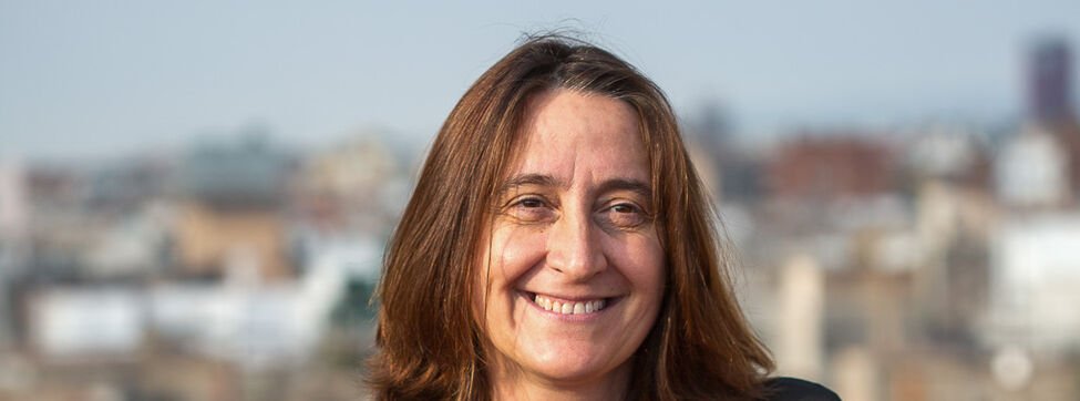 eldiarioeus's tweet photo. ENTREVISTA | Itziar González Virós - Arquitecta y ex concejala de Barcelona: "La actividad económica turística está desarraigando al vecino, lo está expulsando y está generando grandes zonas vaciadas" https://t.co/2l2DlmCKVr Por @maialenferreira https://t.co/ybTGlYilN2