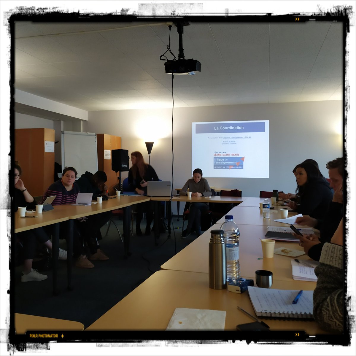 fol_93's tweet photo. Aujourd'hui à la #DDCS93 lancement des 2 journées de formation #promeneursdunet avec @Vanessa_Lalo @caf93_actus @seinesaintdenis @Prefet93 @weblaligue @fol_93  @coordopdn93 construire des pratiques professionnelles partagées pour accompagner les jeunes dans la rue numérique. https://t.co/xtzRWtSXXX