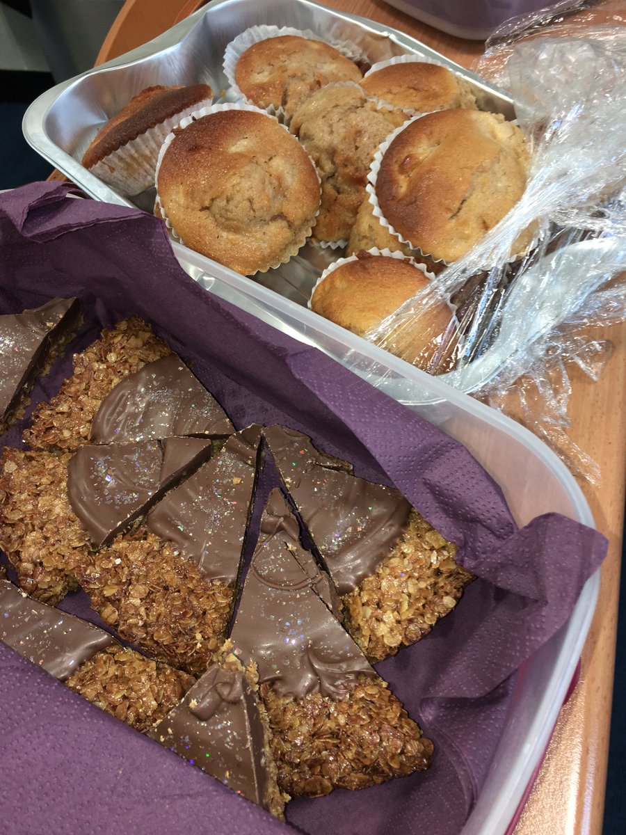 Today’s Breakfast club we had delicious &amp; easy to make flapjacks and muffins. To make the flapjacks a bit more on the healthier side,dark chocolate was used,alongside with oats.For the muffins brown sugar was used instead of white. #HealthyEating #breakfastclub @GMIT_Nutrition