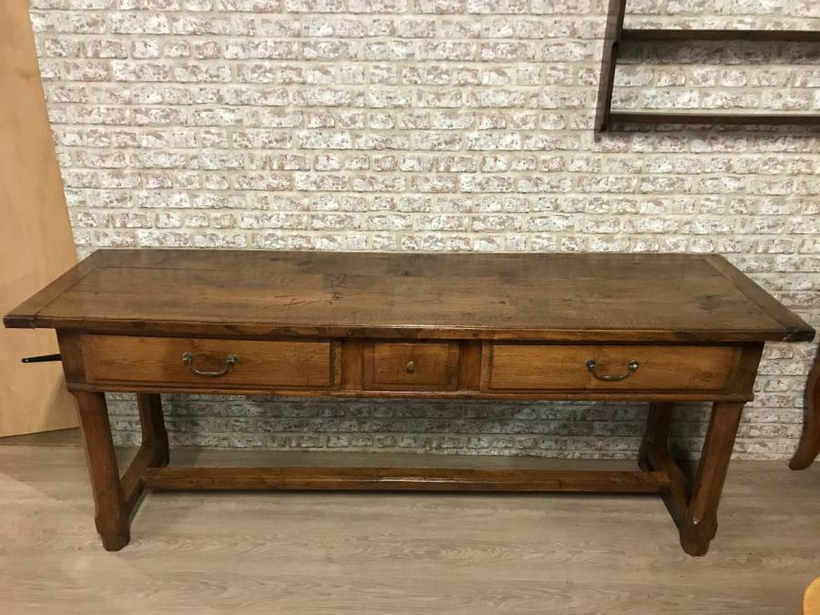 AntiqueTables1's tweet photo. Antique servers can easily find their place in the modern decor for their intended use or as #occasionaltables too. Know more here-https://t.co/JIWoSKG4O1
#Antiqueservers #Oakserver #Antiquetable #Oakfurniture #Antiquefurniture #Homedecor #Interiordesign https://t.co/9Xg5yIcr1b