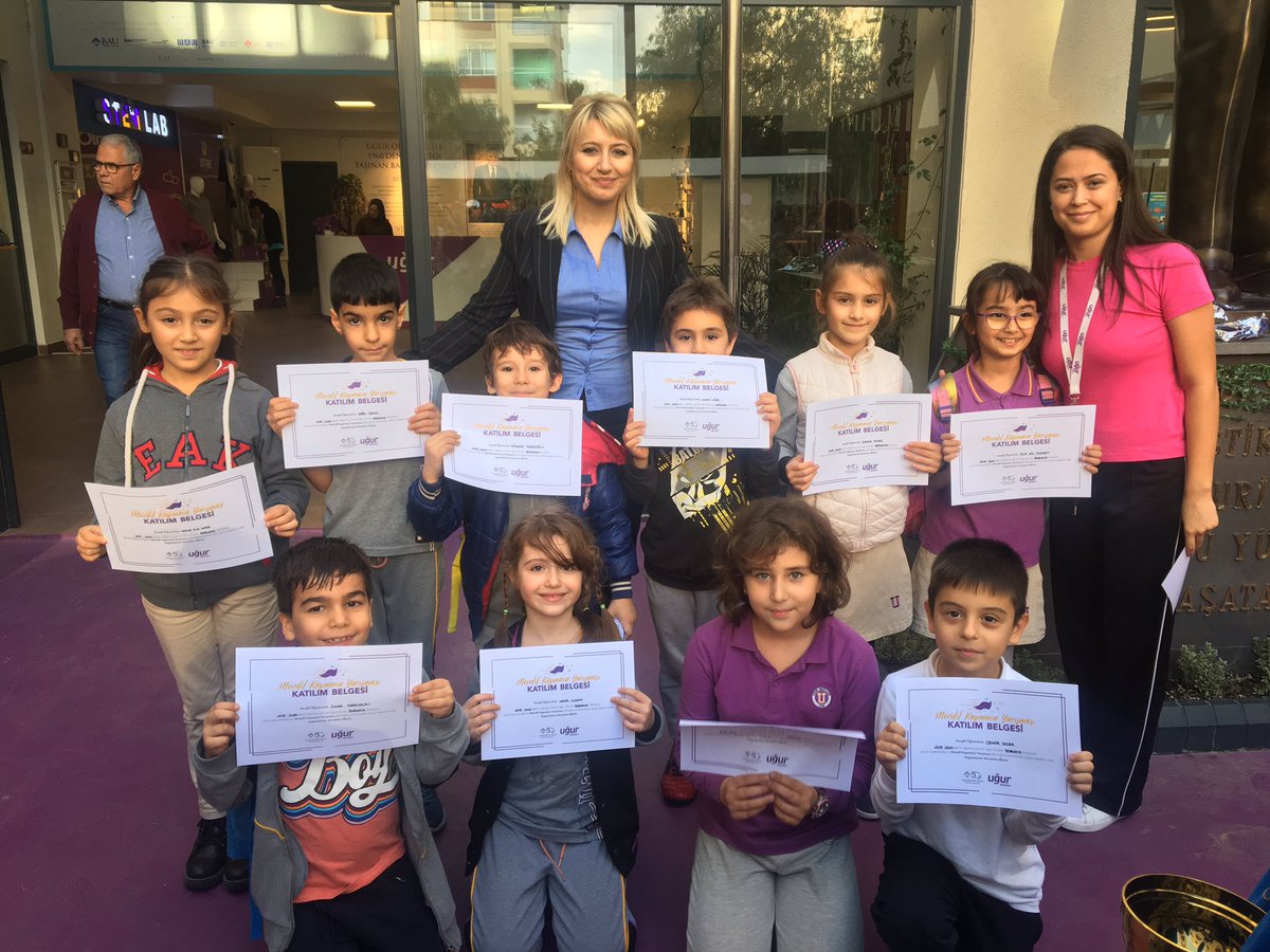 İlkokul kademesinde düzenlemiş olduğumuz mendil kapmaca  yarışması sonucu dereceye giren öğrencilerimiz 🥇🏃🏼‍♂️🏃‍♀️
Sizlerle gurur duyuyoruz ve başarılarınız devamını diliyoruz. 👏🏼
#UğurdaAktifYaşam <a href="/nilcicek/">Nil Çiçek</a> <a href="/UgurOkullari/">Uğur Okulları</a> @bornovakampusu <a href="/sunalkarapostal/">Sunal GÜREL</a> <a href="/oguz_turkmenli/">Oğuzhan TÜRKMENLİ</a>