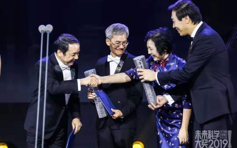 Tsinghua_Uni's tweet image. #Tsinghua professor Wang Xiaoyun becomes the first female recipient of the &quot;Future Science Prize &quot;. Prof. Wang has been awarded prizes in both mathematics and computer science for her contributions to #cryptography and renewing our current understanding of #HashFunctions.
